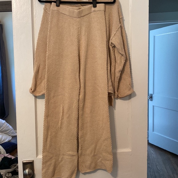 small sweater set - Picture 3 of 5